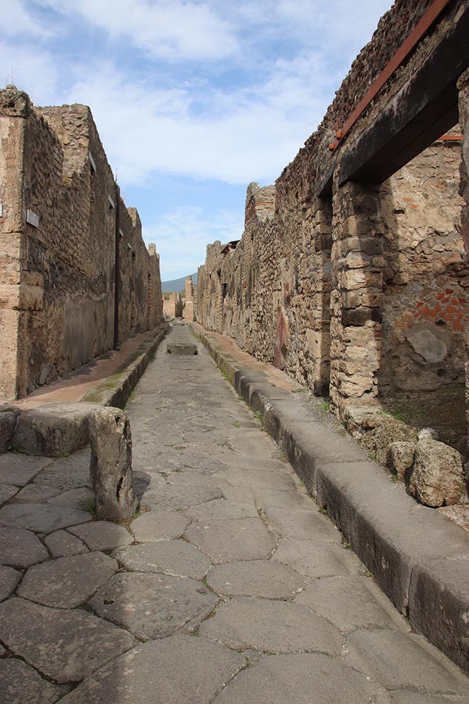 IX.2, on left. October 2024.
Looking north on Vicolo di Tesmo, with doorways to IX.7.19 and IX.7.18, on right.
Photo courtesy of Klaus Heese.