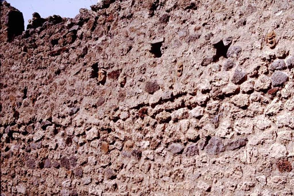 IX.7.20 Pompeii. 1964. Exterior wall between IX/7/20 and 21, showing masks embedded in the wall. Photo by Stanley A. Jashemski.
Source: The Wilhelmina and Stanley A. Jashemski archive in the University of Maryland Library, Special Collections (See collection page) and made available under the Creative Commons Attribution-Non Commercial License v.4. See Licence and use details. J64f1574  
