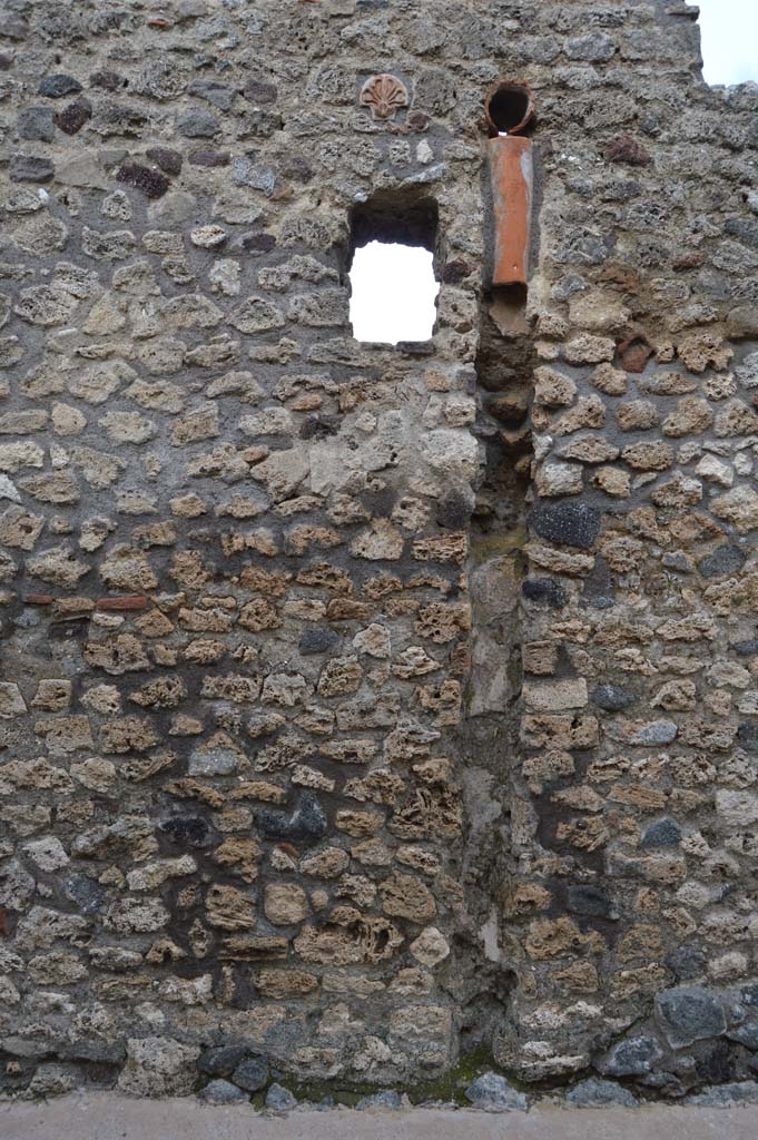 IX.7.21 Pompeii. March 2018.
Looking east towards downpipe from upper floor, and terracotta decoration embedded in masonry.
Foto Taylor Lauritsen, ERC Grant 681269 DÉCOR.