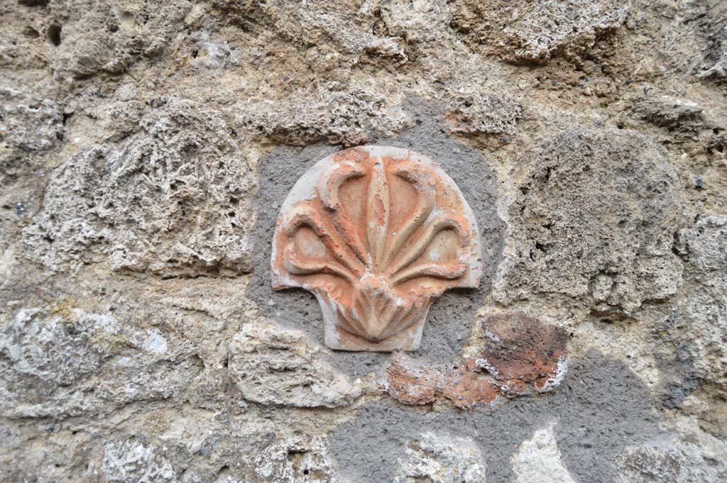 IX.7.21 Pompeii. March 2018.
Looking east towards terracotta decoration embedded in masonry.
Foto Taylor Lauritsen, ERC Grant 681269 DÉCOR.
