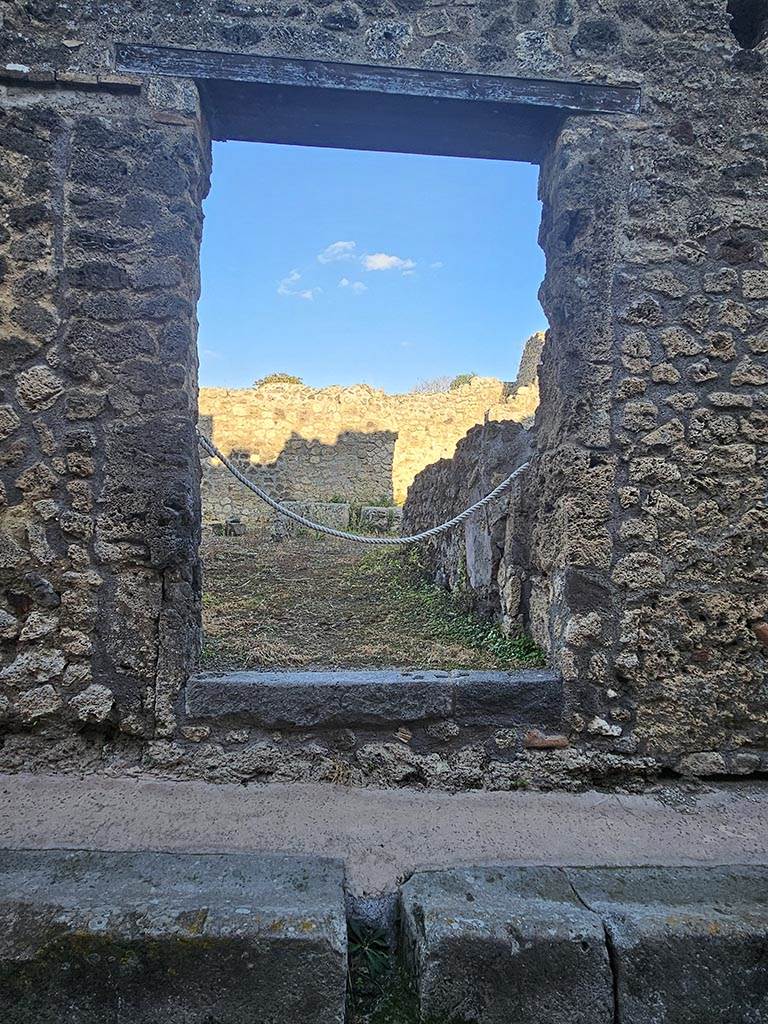IX.7.21 Pompeii. November 2024.
Looking east through entrance doorway. Photo courtesy of Annette Haug.