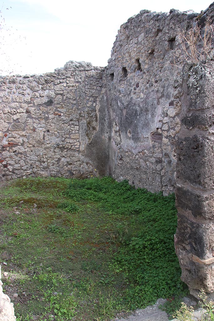 IX.7.21 Pompeii. October 2024.
Looking east along south wall of room on east side. Photo courtesy of Klaus Heese.