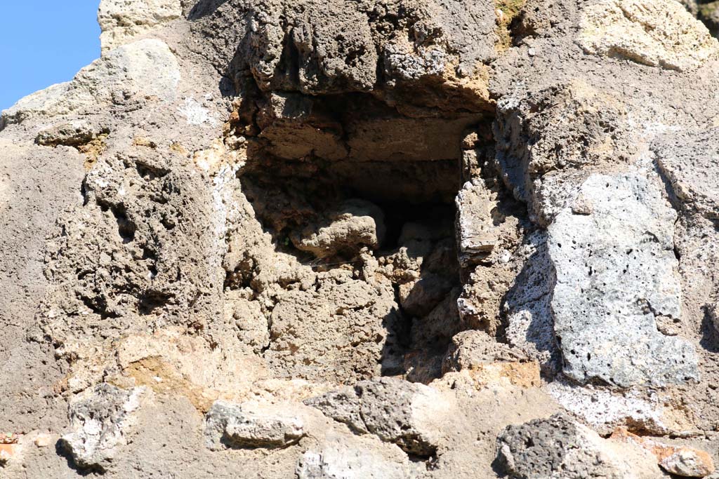 IX.7.21 Pompeii. December 2018.
Niche or recess high up on east wall, near small room or cupboard area. Photo courtesy of Aude Durand.
