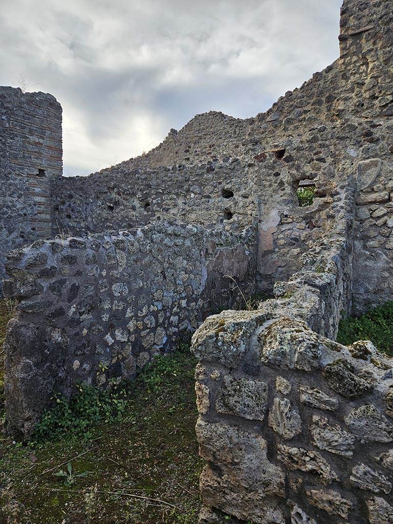 IX.7.21 Pompeii. November 2024.
Looking towards south wall of corridor to latrine. Photo courtesy of Annette Haug.