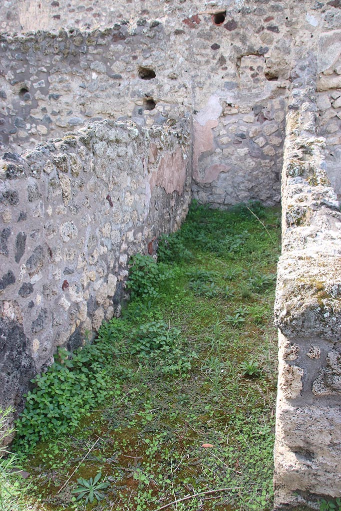 IX.7.21 Pompeii. October 2024.
Corridor leading to latrine. Looking west. Photo courtesy of Klaus Heese.