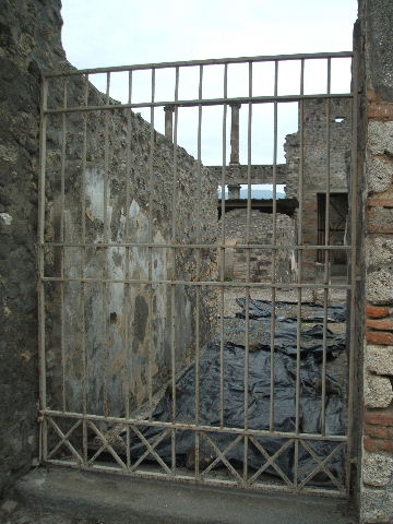 IX.8.3 Pompeii. September 2004. Entrance corridor.