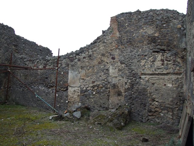 IX.8.6 Pompeii. March 2009.   Room 37, Alcove or cupboard outside Room 36.