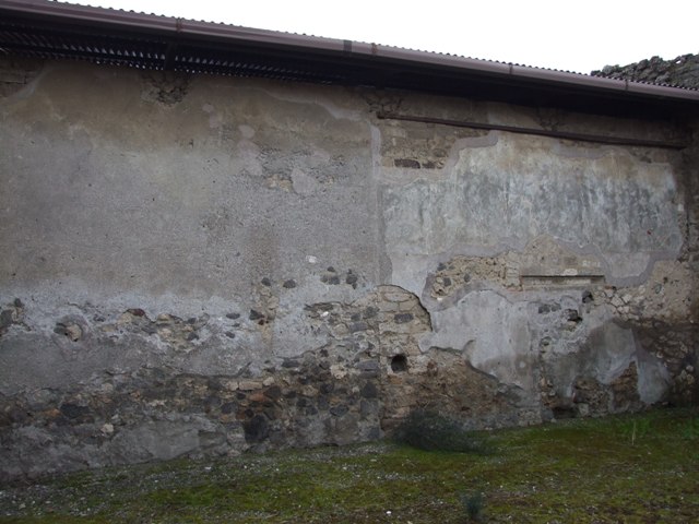 IX.8.6 Pompeii. December 2007. Room 38, triclinium, south wall. Wall painting of Iphigenia in Tauris. Iphigenia is on the right, Pylades on the left, and Orestes sitting in the middle.
See Bragantini, de Vos, Badoni, 1986. Pitture e Pavimenti di Pompei, Parte 3. Rome: ICCD. (p. 531). See Sogliano, A., 1879. Le pitture murali campane scoverte negli anni 1867-79. Napoli: Giannini. (No. 585).