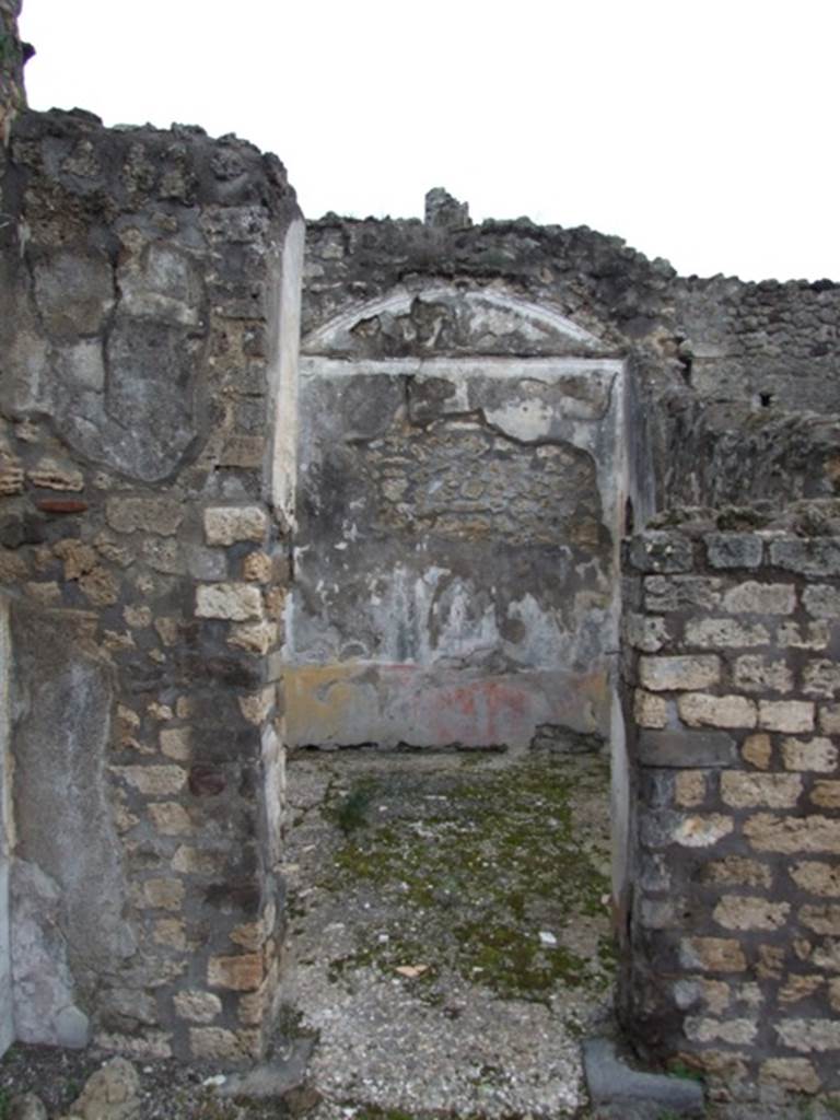 IX.8.6 Pompeii. December 2007. Room 40, mosaic floor in cubiculum. The main mosaic is a pattern of black and white rectangles and squares. This is bordered on the south and east sides by plain white mosaic strips.