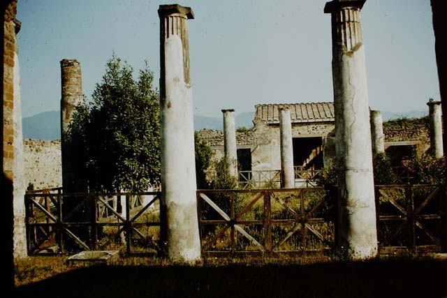 IX.8.6 Pompeii.  September 2004.  Room in north east corner of peristyle.
