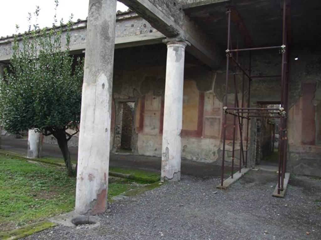 IX.8.6 Pompeii. December 2007. North west corner of peristyle and Room 34, Corridor, leading to rooms on north west side of house.