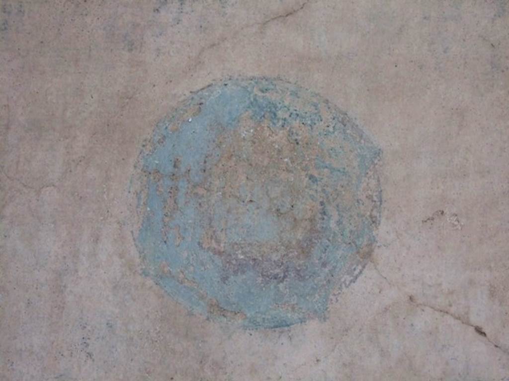 IX.8.6 Pompeii. March 2009. West wall of west portico. Remains of painted medallion with the head of a wind god.
See Schefold, K., 1957. Die Wände Pompejis. Berlin: De Gruyter. (p. 276).