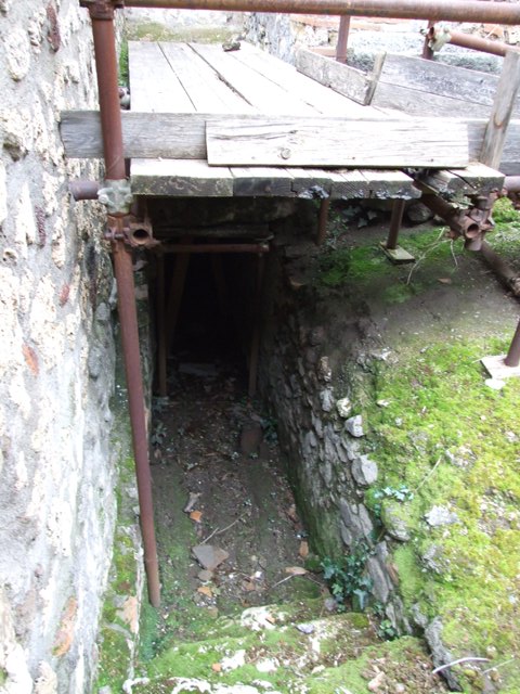 IX.8.6 Pompeii. March 2009. Room 24. East wall with recess.