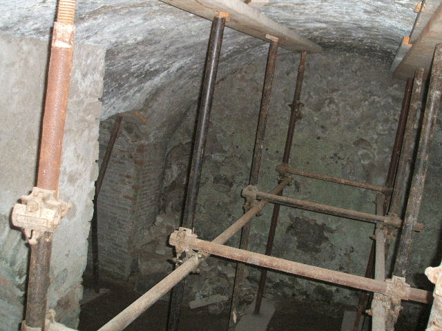 IX.8.6 Pompeii. March 2009. Room 25. East wall.