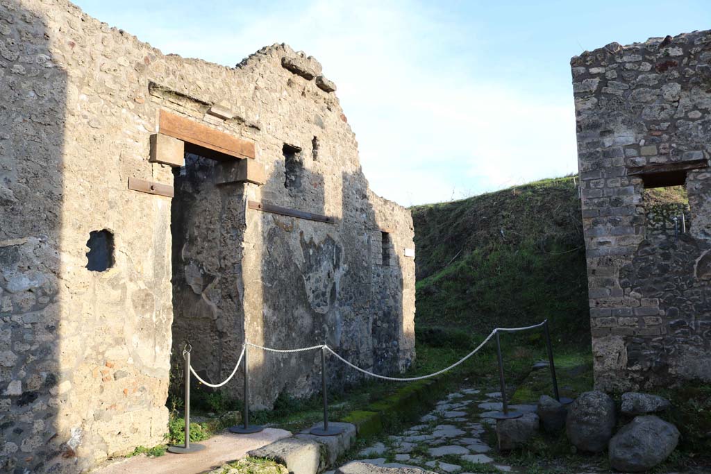 IX.8.b Pompeii and IX.8.c, on left, with IX.6.8, on right. December 2018. 
Looking south into unexcavated area of Vicolo del Centenario. Photo courtesy of Aude Durand.     

