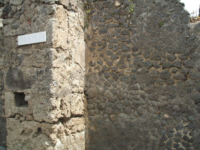 IX.8.c Pompeii. May 2005. Two doorways to rooms in north-west corner of peristyle.