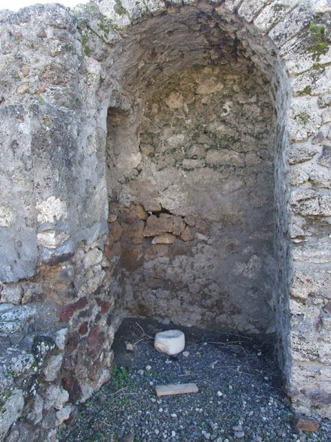 IX.9.2 Pompeii. March 2009. Doorway to tablinum at rear, recesses and stairs.