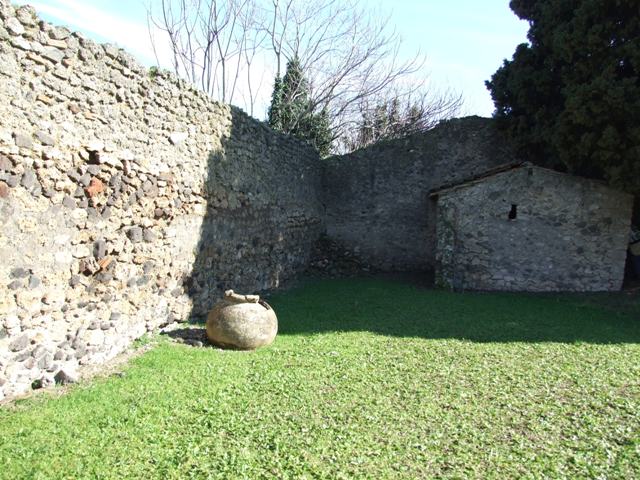 IX.9.10 Pompeii. March 2009. North wall, with two arched Niches.