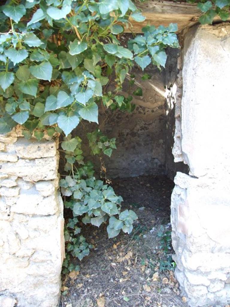 IX.9.11 Pompeii. March 2009. Doorway to Room 5. Cubiculum.