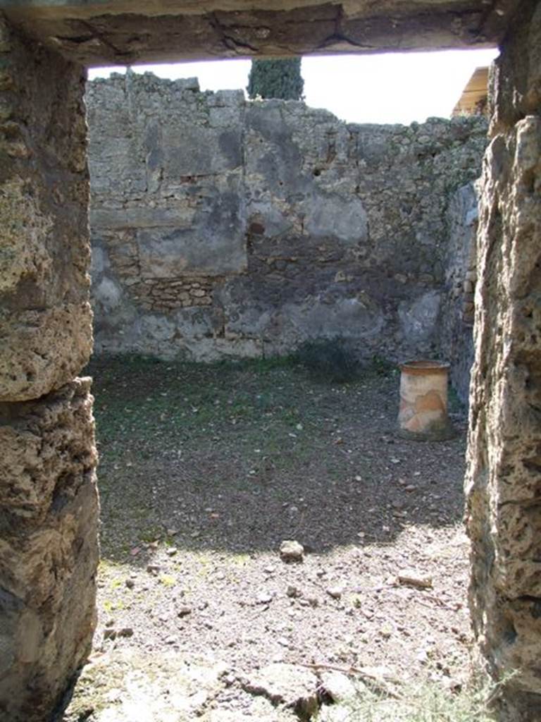 IX.9.11 Pompeii. March 2009. Doorway to Room 6. Garden area, from atrium.