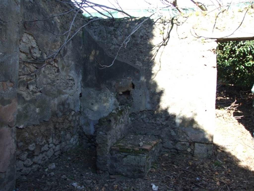 IX.9.11 Pompeii.  March 2009.  Room 2.  Cubiculum.  Recess in south east corner.