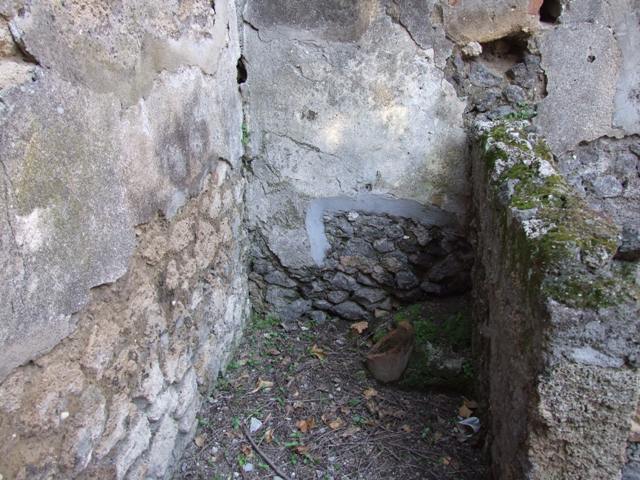 IX.9.11 Pompeii.  March 2009.  Doorway to Room 3. Cubiculum.