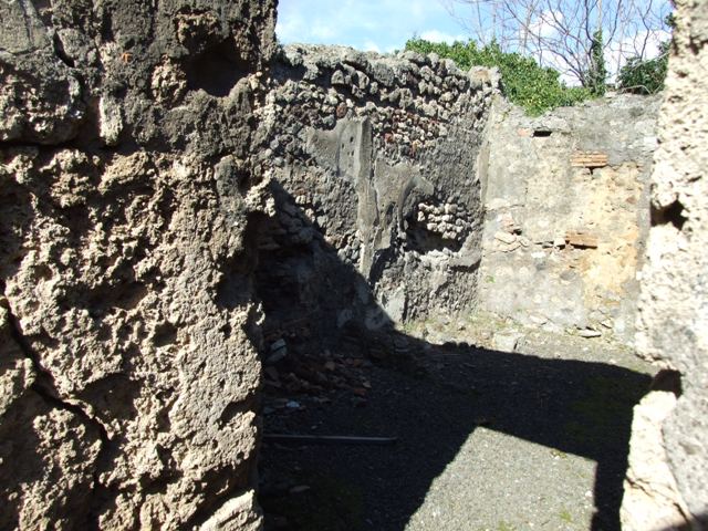 IX.9.12 Pompeii. March 2009. Doorway to Room 14, Cella Ostiaria, or Porter’s room.