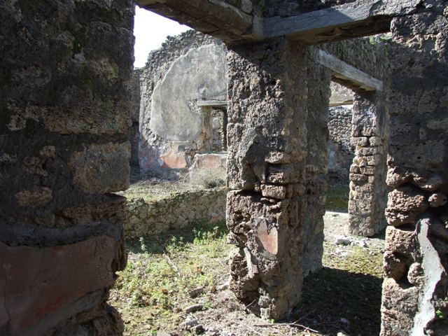IX.9.13 Pompeii. March 2009. Room 4, Cubiculum. Looking west through small doorway linking to Room 5, Cubiculum.