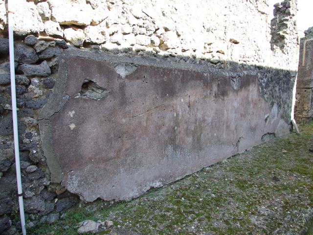 IX.9.c Pompeii.  December 2005. Latrine with waste pipe from upper floor.