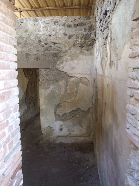 IX.9.c Pompeii. March 2009. Upper West wall of Triclinium. Architectural painting.
