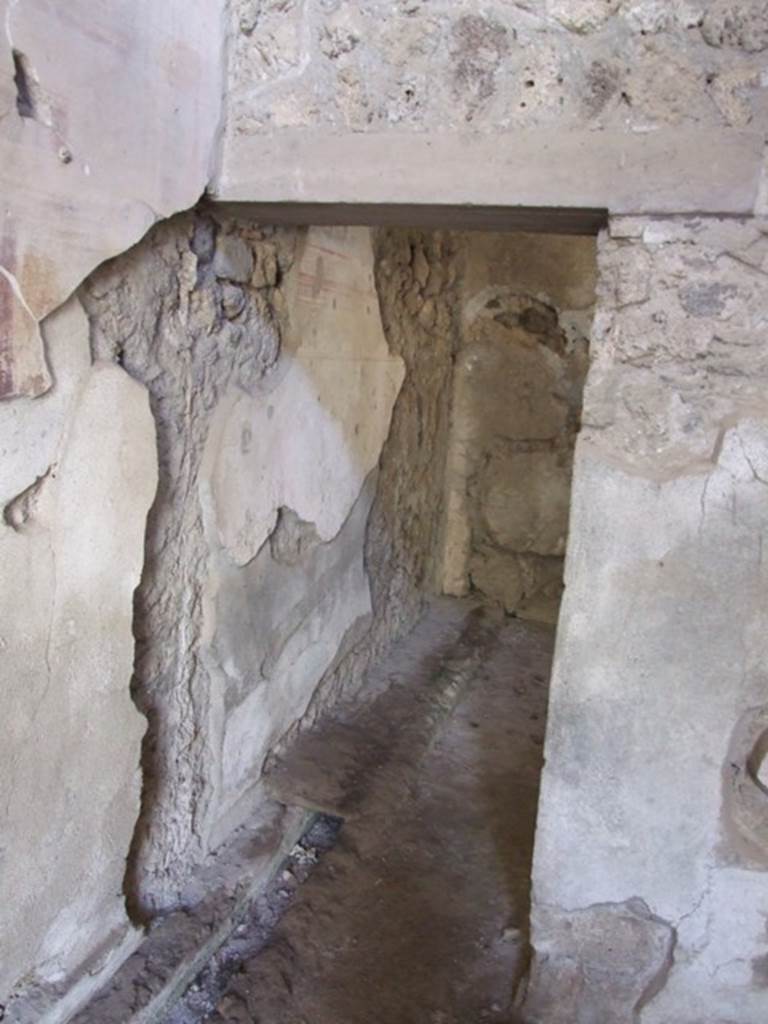 IX.9.c Pompeii. March 2009. Doorway to small room or cupboard.