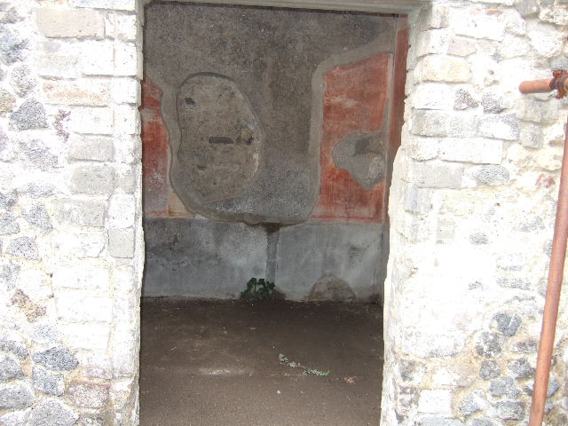 IX.9.c Pompeii.  March 2009. South wall of Triclinium. Architectural painting with a figure.