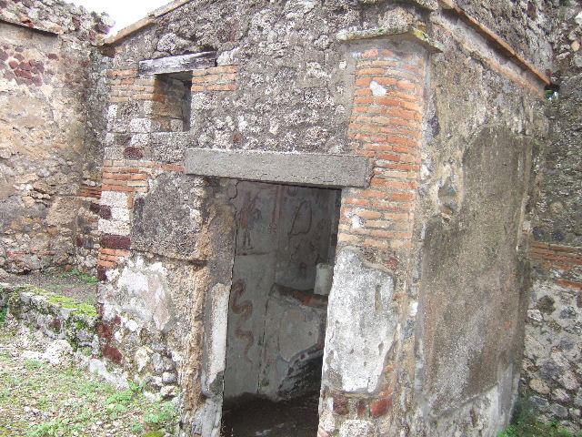 IX.9.c Pompeii. March 2009. Anteroom with drain on south side which emptied into the street.