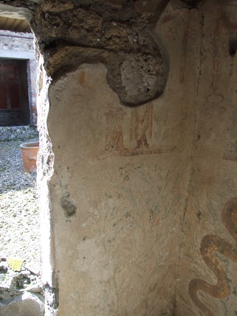 IX.9.c Pompeii. March 2009. South wall of anteroom, with entrance of drain from peristyle.
