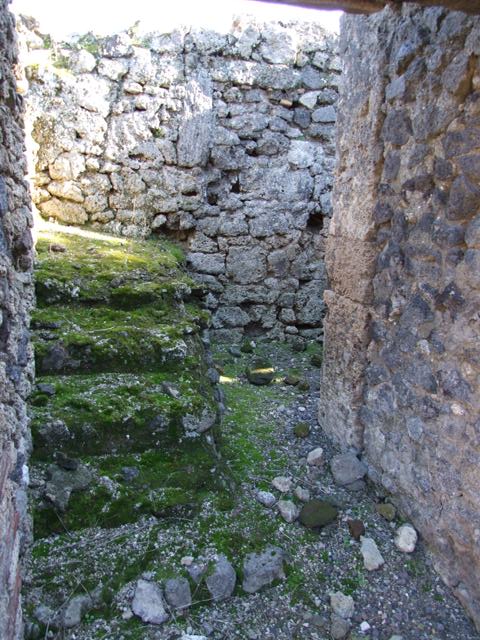 IX.9.d Pompeii. March 2009. Room 8. Looking east from Latrine, towards stairs.