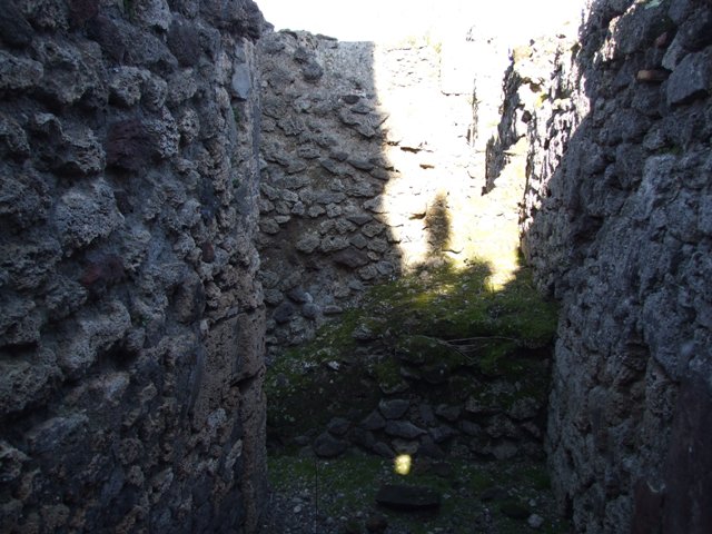 IX.9.d Pompeii. March 2009. Doorway to Room 9. Kitchen.