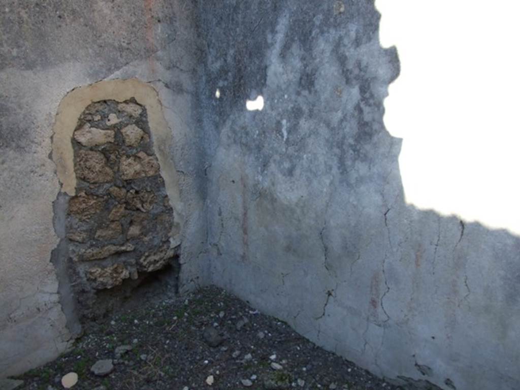 IX.9.d Pompeii. March 2009. Room 3. Triclinium. West wall.
