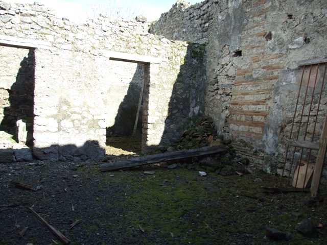 IX.9.f Pompeii.  March 2009. Doorway to Tablinum (or Triclinium?) in south east corner of atrium.