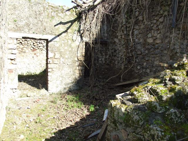 IX.9.g Pompeii. March 2009. Doorway to Kitchen, on east side of atrium.