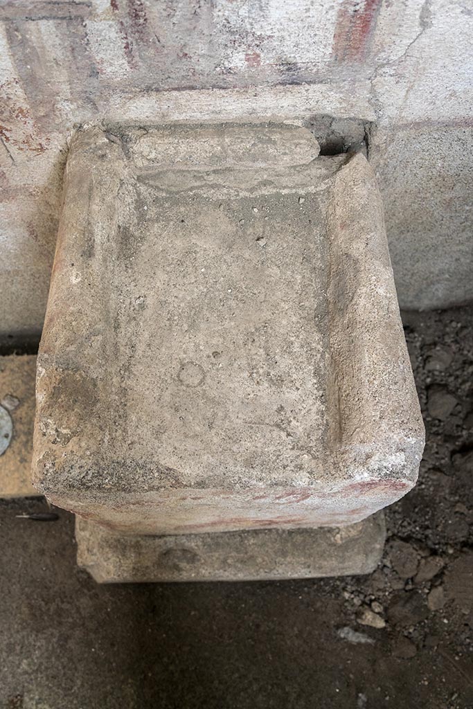IX.10.1, Pompeii. July 2024.
Room 12, top of altar against south wall. Photo courtesy of Johannes Eber.