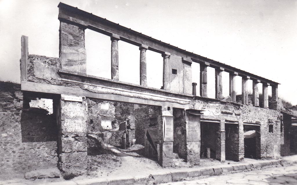 IX.12.1 Pompeii, centre left. Undated photographic postcard.
Looking north across Via dell’Abbondanza, with unnamed Vicolo, on left below balcony, IX.12.1, IX.12.2, IX.12.3, IX.12.4, and IX.12.5 on right.
Photo courtesy of Espen B. Andersson