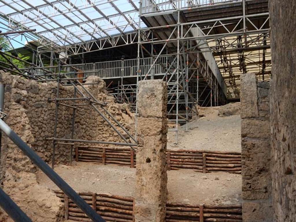 IX.12.1 Pompeii, May 2018.
Looking north from entrance doorway into rear rooms, “b” on left, and “c” on right. Photo courtesy of Buzz Ferebee.