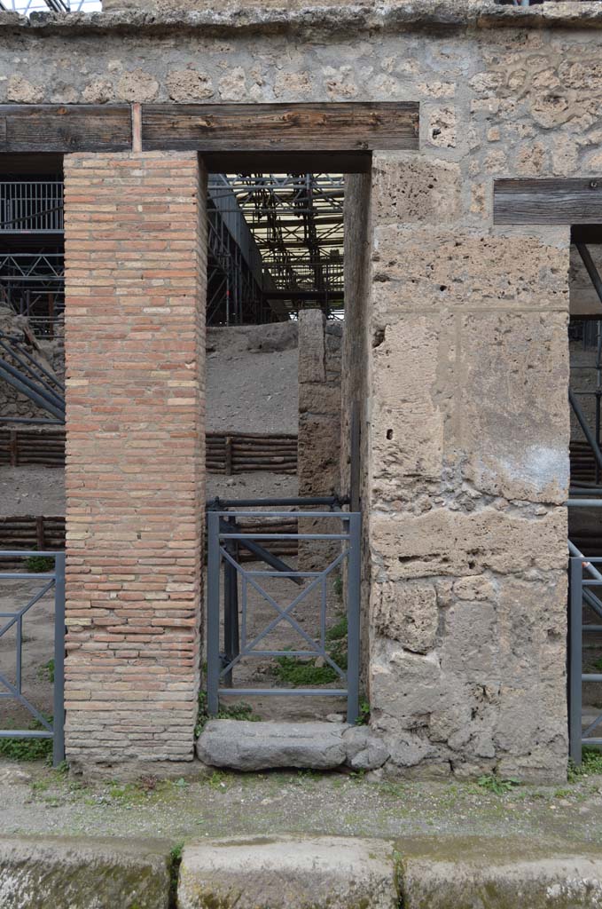 IX.12.2 Pompeii. March 2018. Looking north to entrance leading to steps to upper floor.
Foto Taylor Lauritsen, ERC Grant 681269 DÉCOR.