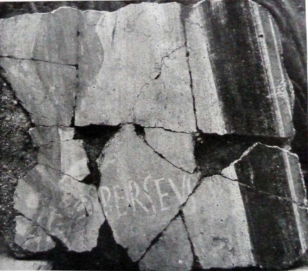 IX.12.2 Pompeii. West wall, a fragment of a painting of the liberation of Andromeda showing the name of Perseus, painted near the remaining fragments of the figure.
See Spinazzola V., 1953. Pompei alla luce degli Scavi Nuovi di Via dell’Abbondanza (anni 1910-1923). Roma: La Libreria della Stato, fig. 697.