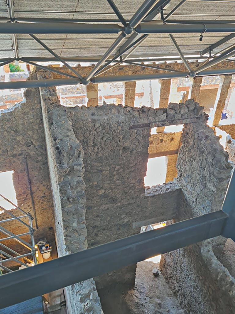 IX.12.5 Pompeii. June 2024. 
Looking south from above rear room “h”, through doorway into shop-area “i”. Photo courtesy of Giuseppe Ciaramella.


