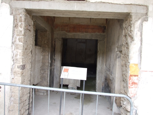 IX.13.1-3 Pompeii. March 2009. Room 11, south end of ceiling.