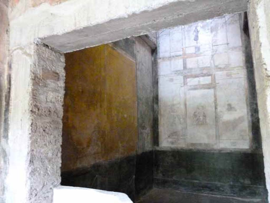 IX.13.1-3 Pompeii. May 2010. Room 12, west wall.