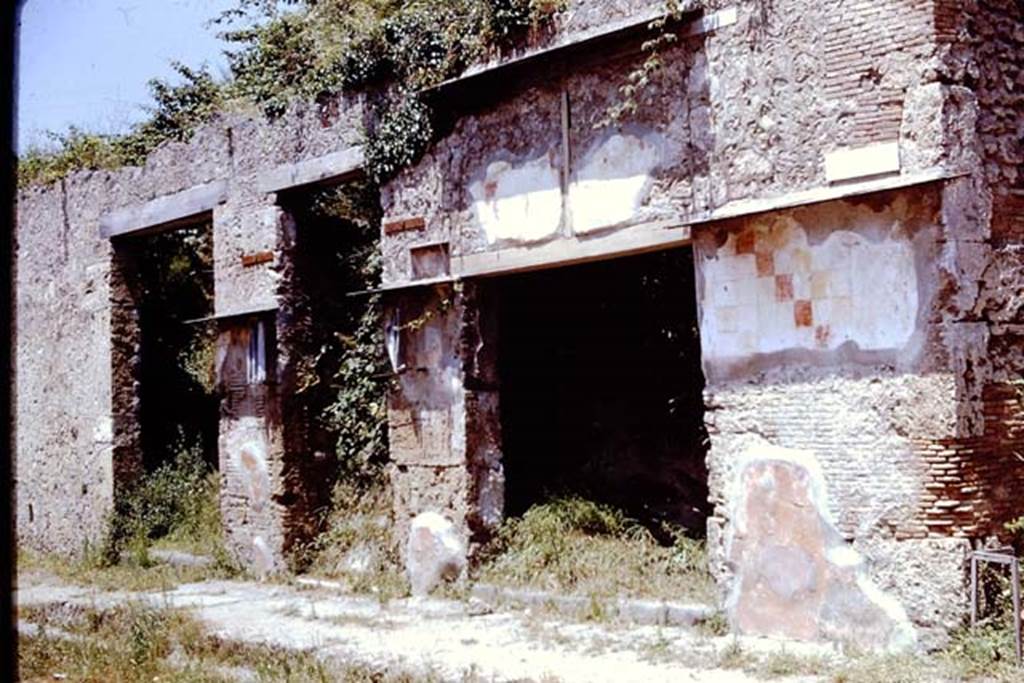 IX.13.5 Pompeii, in centre. 1961.
Looking towards doorways to IX.13.4, IX.13.5 and IX.13.6 on north side of Via dell’Abbondanza. Photo by Stanley A. Jashemski.
Source: The Wilhelmina and Stanley A. Jashemski archive in the University of Maryland Library, Special Collections (See collection page) and made available under the Creative Commons Attribution-Non-Commercial License v.4. See Licence and use details.
J61f0707