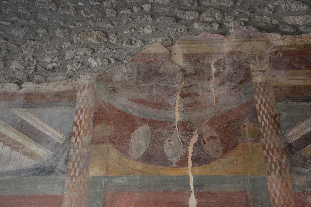 IX.14.4 Pompeii. September 2019. Room 3, detail from upper centre of east wall.
Foto Annette Haug, ERC Grant 681269 DÉCOR.