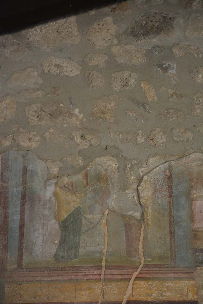 IX.14.4 Pompeii. September 2019.
Room 3, detail of painted figures on upper south wall at east end.
Foto Annette Haug, ERC Grant 681269 DÉCOR.